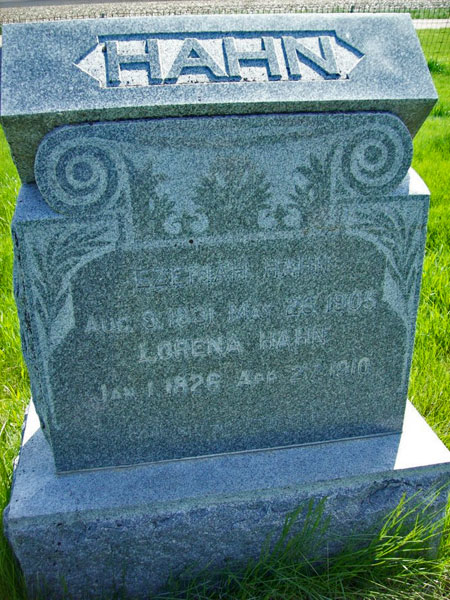 LorenaRippleHahnGravestone